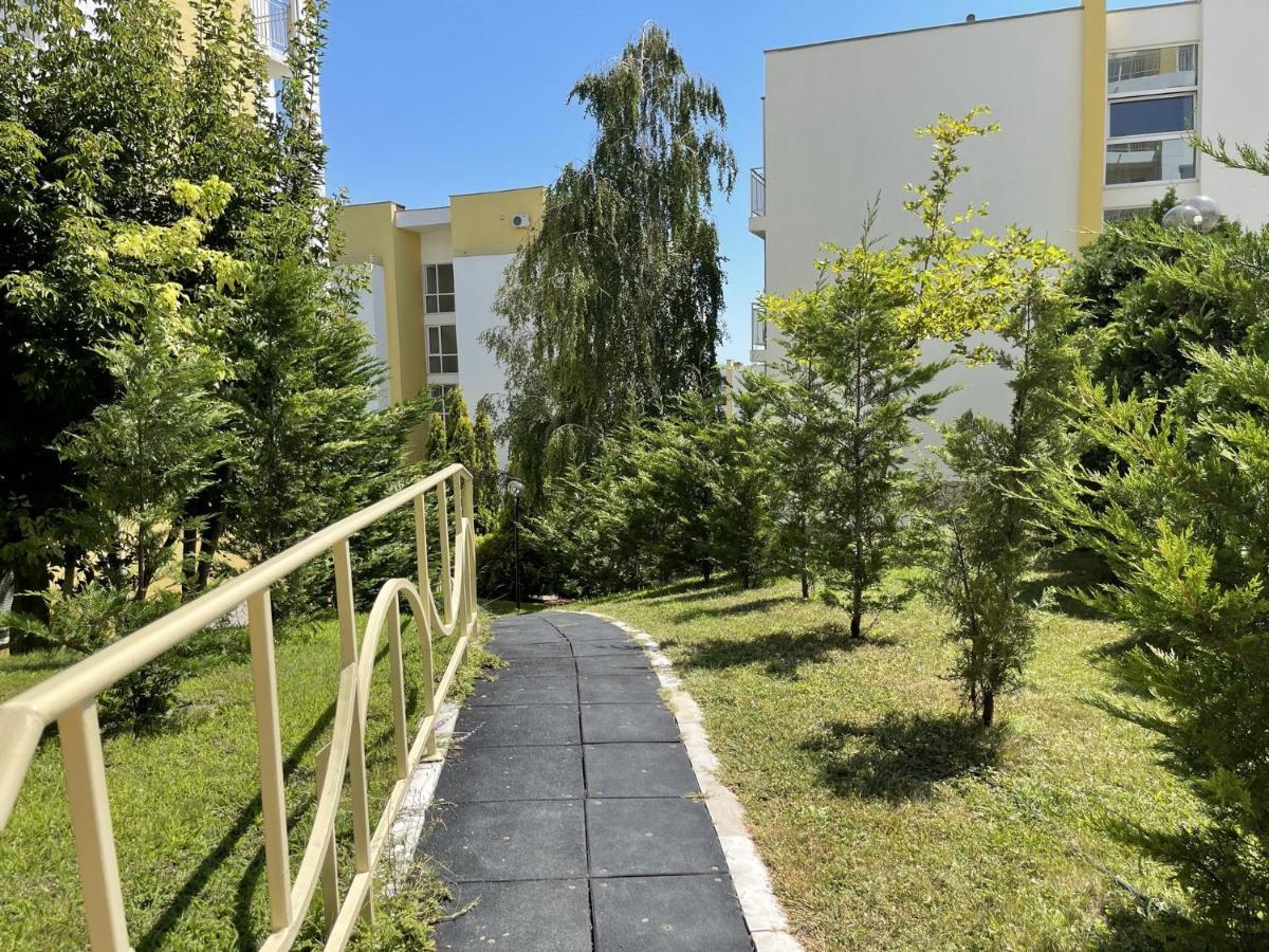 Fort Noks - Menada Apartments Свети-Влас Экстерьер фото