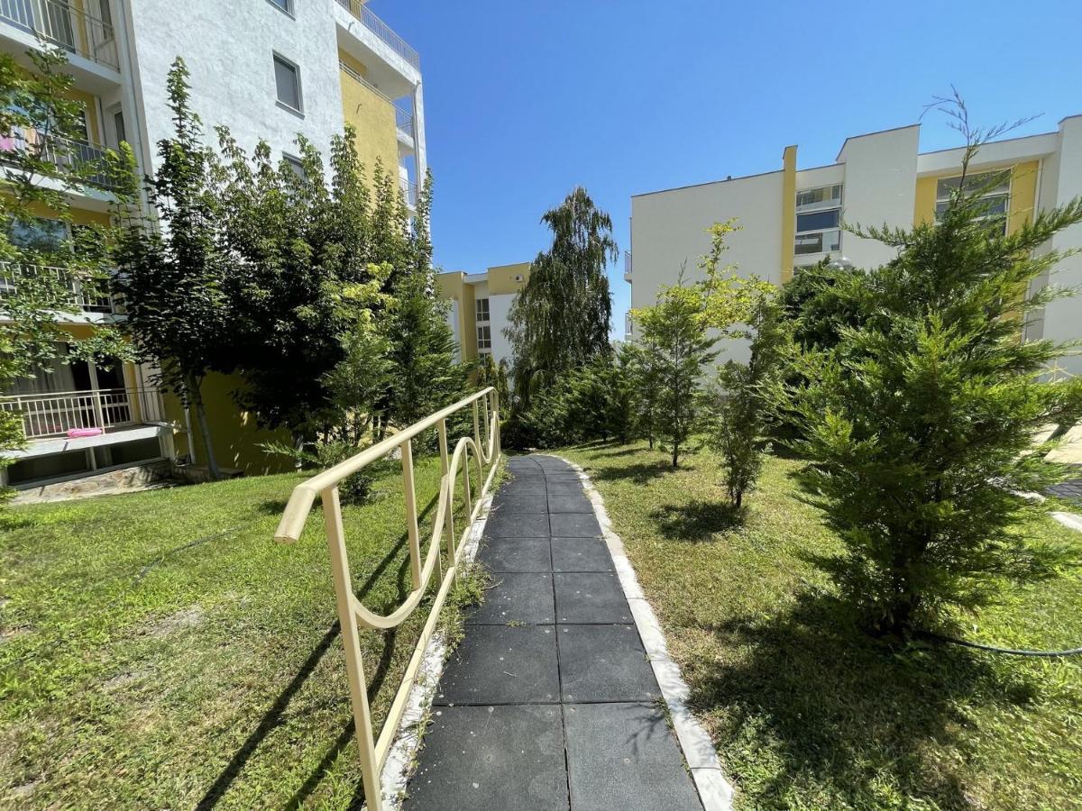 Fort Noks - Menada Apartments Свети-Влас Экстерьер фото
