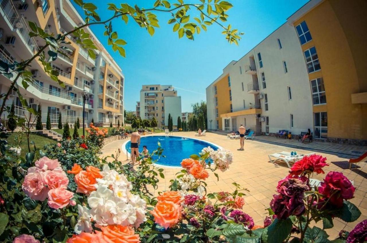 Fort Noks - Menada Apartments Свети-Влас Экстерьер фото