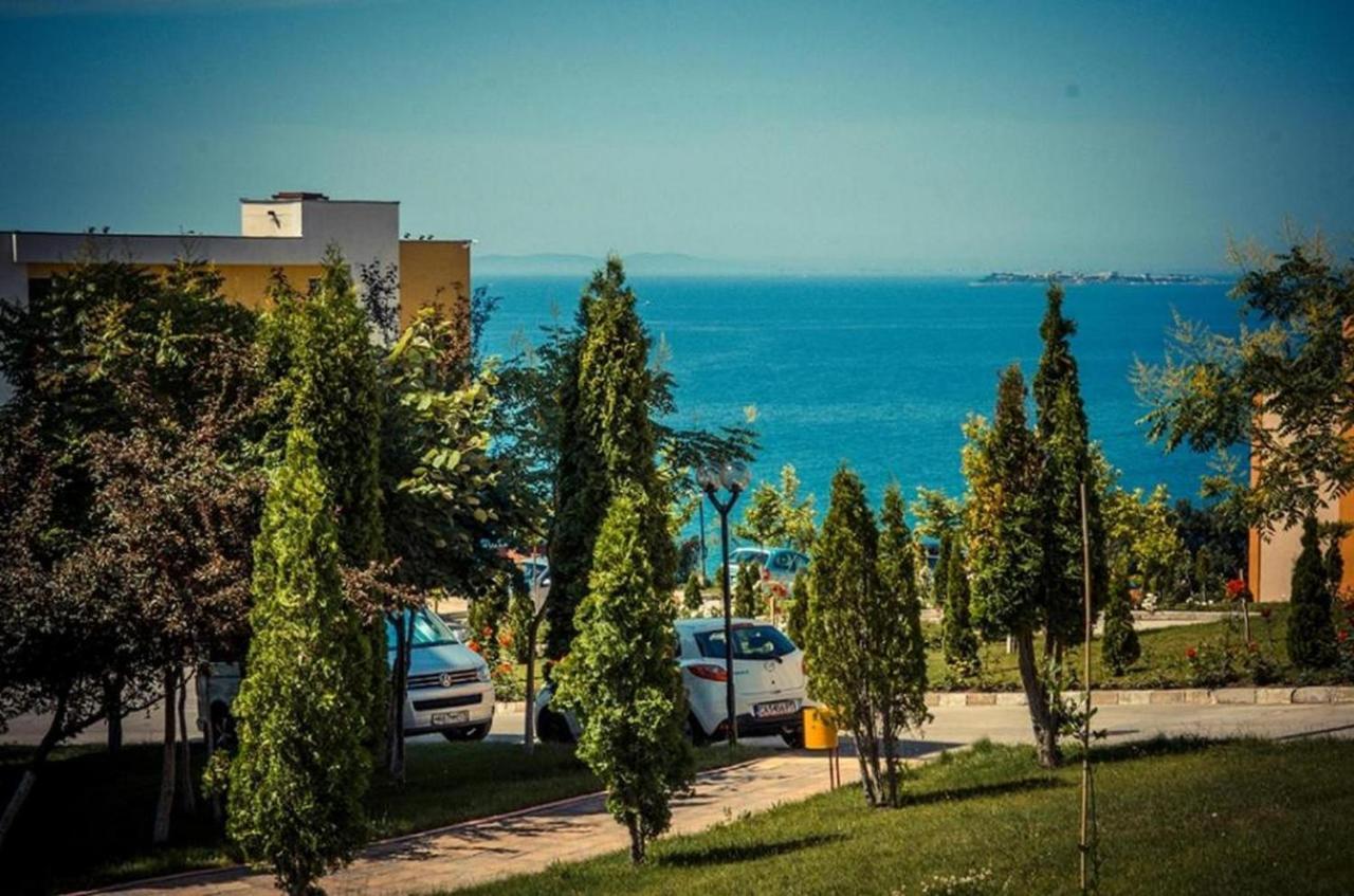 Fort Noks - Menada Apartments Свети-Влас Экстерьер фото