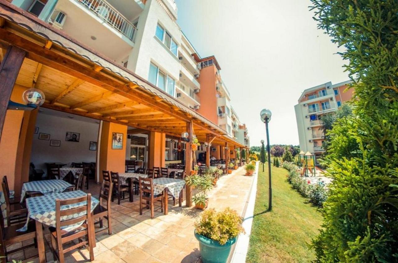 Fort Noks - Menada Apartments Свети-Влас Экстерьер фото