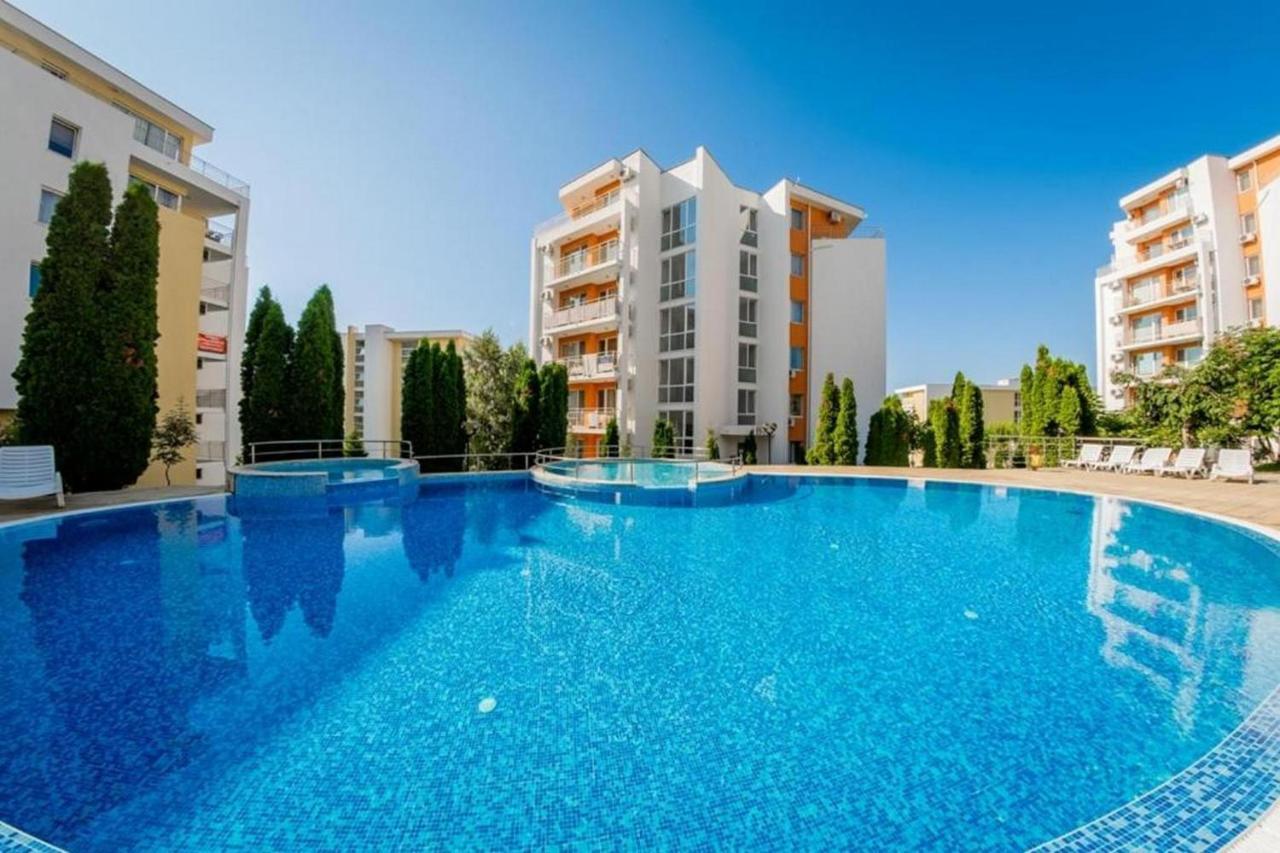 Fort Noks - Menada Apartments Свети-Влас Экстерьер фото
