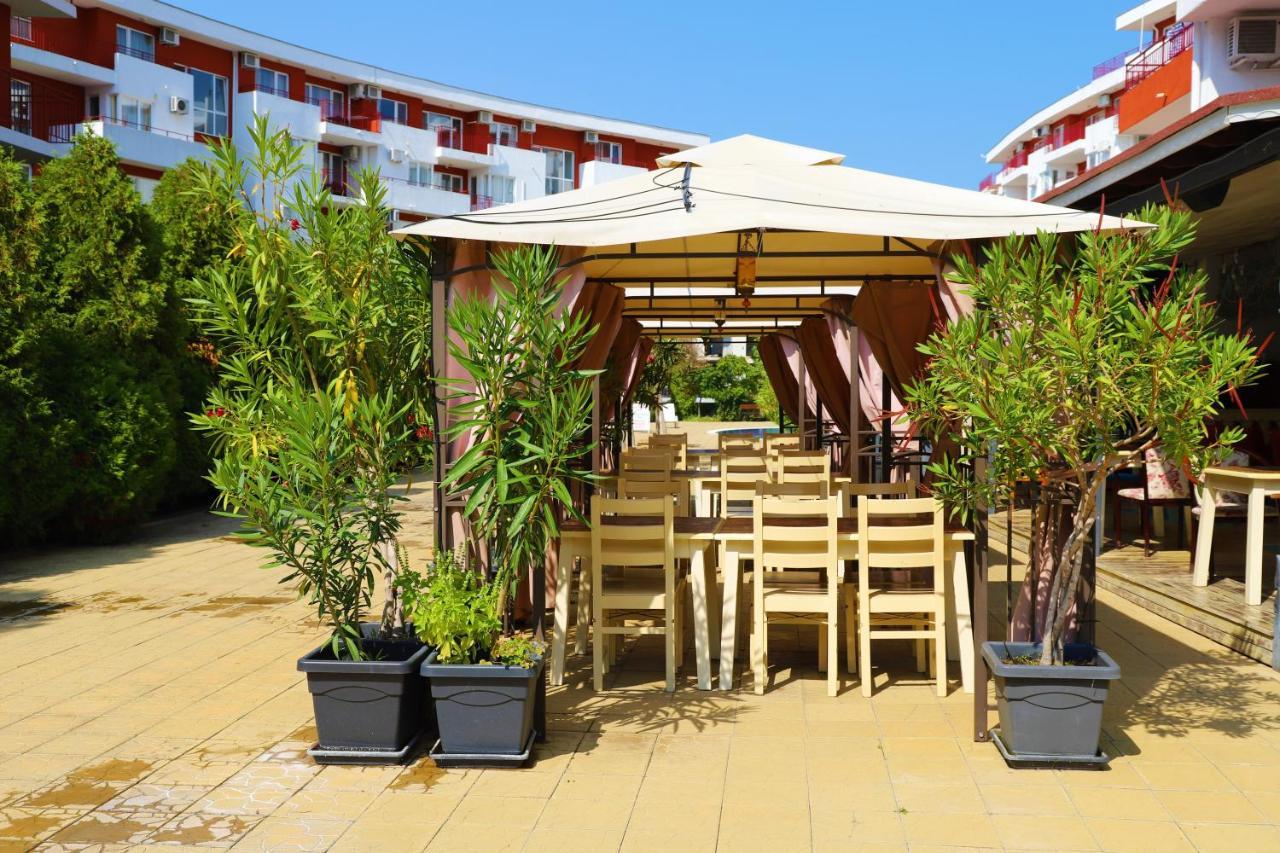 Fort Noks - Menada Apartments Свети-Влас Экстерьер фото