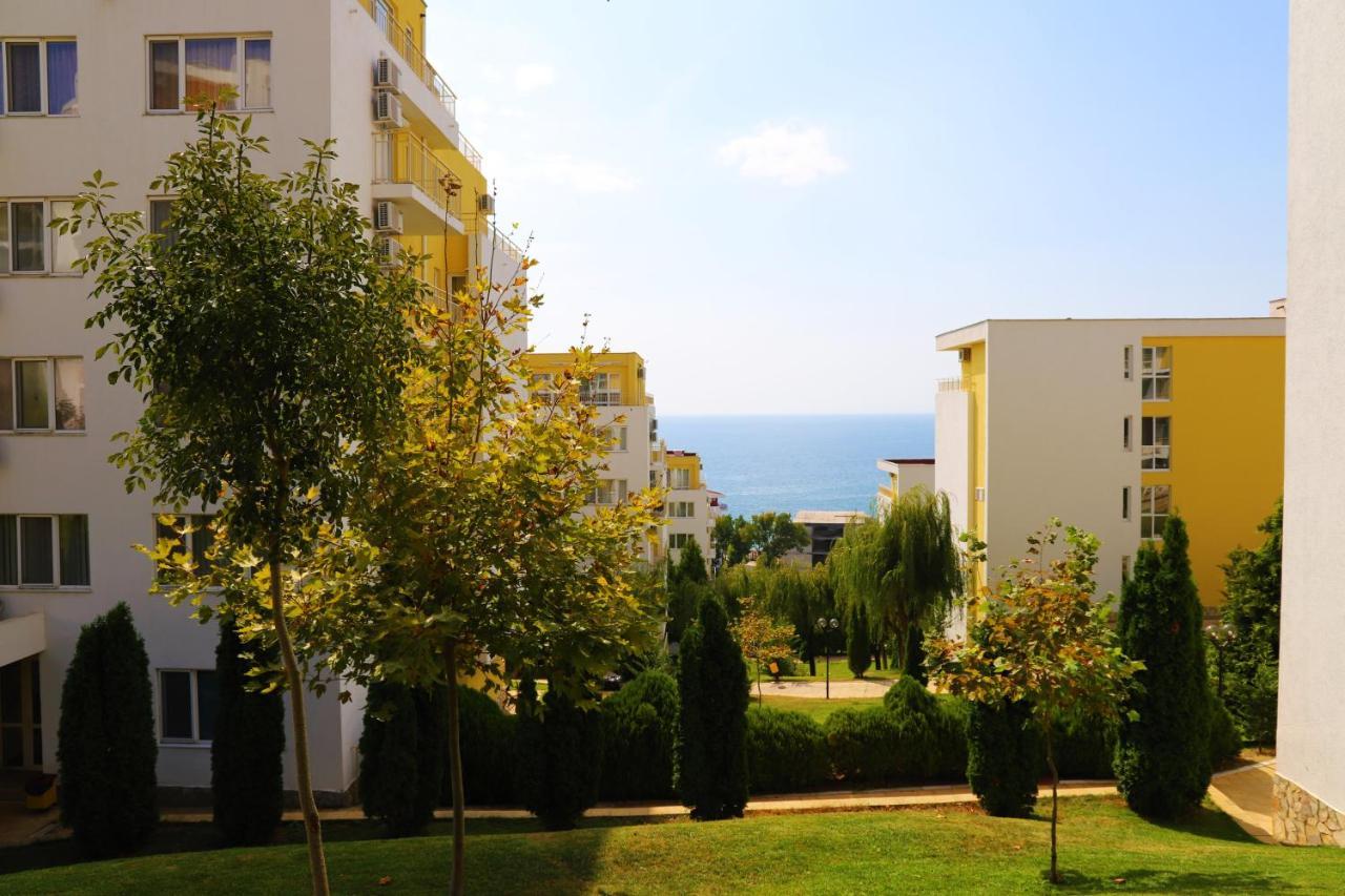 Fort Noks - Menada Apartments Свети-Влас Экстерьер фото
